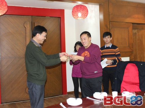 刘东颁奖.jpg